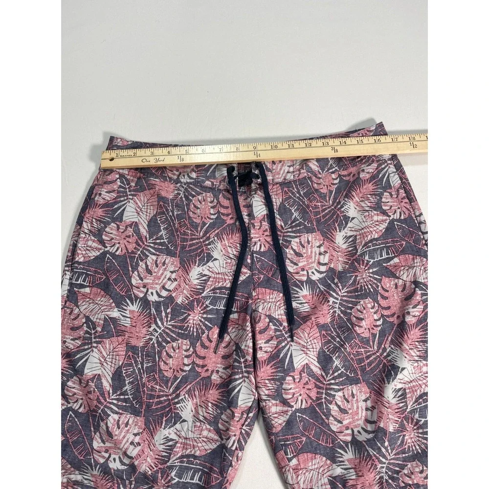 Travis Mathew Floral Board‎ Shorts Swim Trunks Mens Size 32 Red Pink